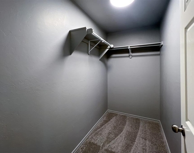 7802 Bennie Terrace - Photo Thumbnail 16