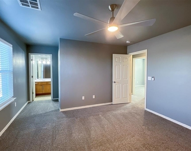 7802 Bennie Terrace - Photo Thumbnail 15