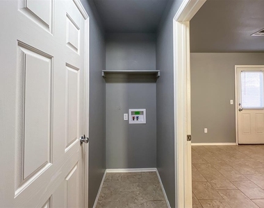 7802 Bennie Terrace - Photo Thumbnail 20