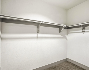1124 Galveston Avenue - Photo Thumbnail 14