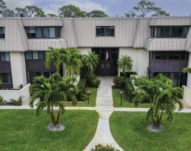 1800 Se Saint Lucie Boulevard - Photo Thumbnail 18