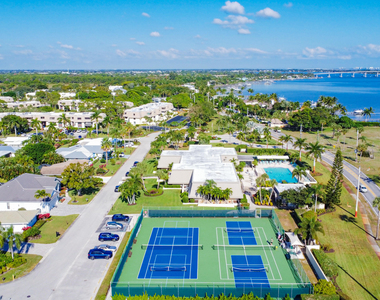 1800 Se Saint Lucie Boulevard - Photo Thumbnail 24