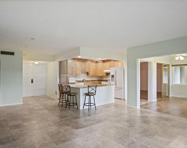 1800 Se Saint Lucie Boulevard - Photo Thumbnail 5