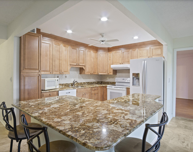 1800 Se Saint Lucie Boulevard - Photo Thumbnail 1
