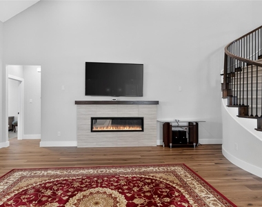2036 Valencia Drive - Photo Thumbnail 6