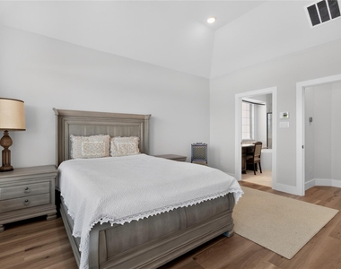 2036 Valencia Drive - Photo Thumbnail 24