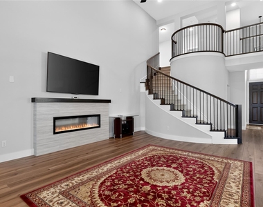 2036 Valencia Drive - Photo Thumbnail 7