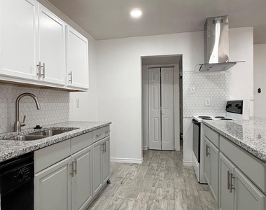 545 Oldbridge Drive - Photo Thumbnail 5