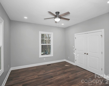 701 S York Street - Photo Thumbnail 15