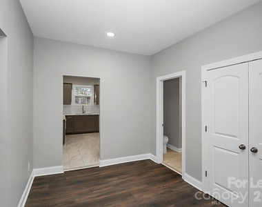 701 S York Street - Photo Thumbnail 9