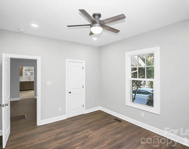 701 S York Street - Photo Thumbnail 2