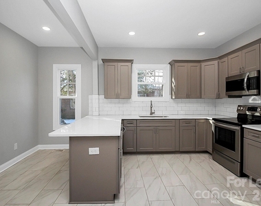 701 S York Street - Photo Thumbnail 6