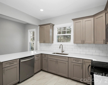701 S York Street - Photo Thumbnail 3