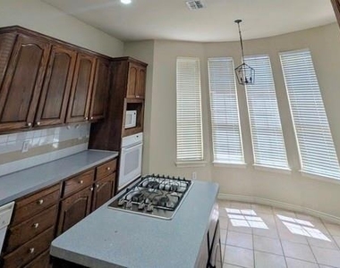 3101 Wareham Lane - Photo Thumbnail 2