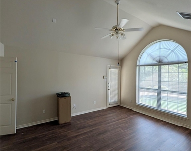3101 Wareham Lane - Photo Thumbnail 1
