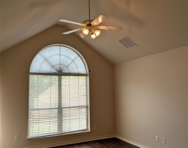 3101 Wareham Lane - Photo Thumbnail 4
