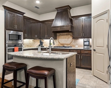 3460 Tuscan Hills Circle - Photo Thumbnail 7