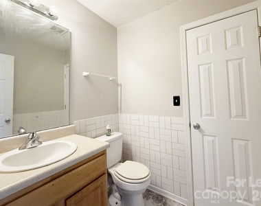 527 E Carpenter Street - Photo Thumbnail 16