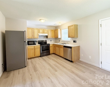 527 E Carpenter Street - Photo Thumbnail 11