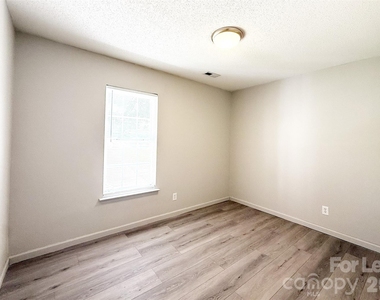 527 E Carpenter Street - Photo Thumbnail 13