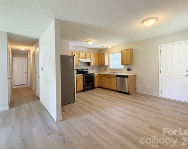 527 E Carpenter Street - Photo Thumbnail 9
