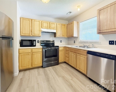 527 E Carpenter Street - Photo Thumbnail 10