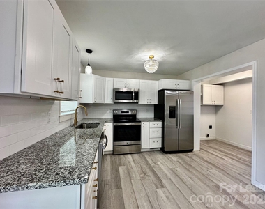 811 Kennedy Street - Photo Thumbnail 5