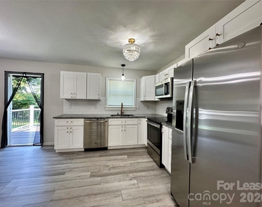 811 Kennedy Street - Photo Thumbnail 4