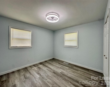 811 Kennedy Street - Photo Thumbnail 14
