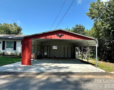 811 Kennedy Street - Photo Thumbnail 3