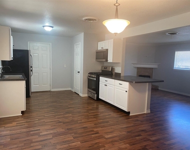 308 Case Street - Photo Thumbnail 4