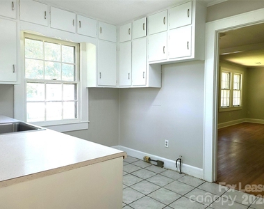 244 Dakota Street - Photo Thumbnail 3