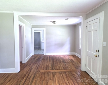 244 Dakota Street - Photo Thumbnail 2