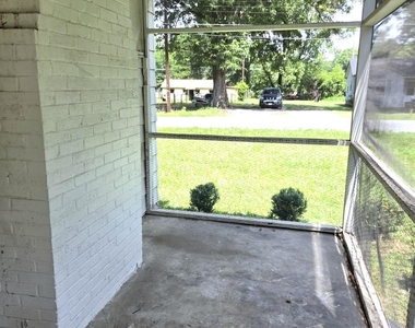 244 Dakota Street - Photo Thumbnail 8