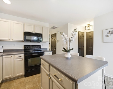 6105 Warrior Avenue - Photo Thumbnail 9