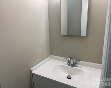 477 Sunset Street - Photo Thumbnail 6