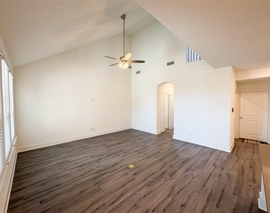 1741 Horseshoe Lane - Photo Thumbnail 4