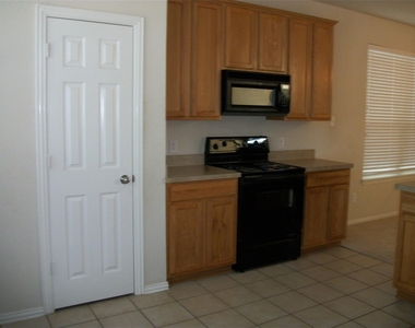 10190 Cedar Lake Drive - Photo Thumbnail 6