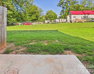 1329 Filbert Street - Photo Thumbnail 6
