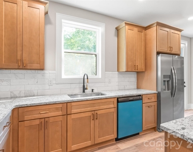 3905 Plainview Road - Photo Thumbnail 13