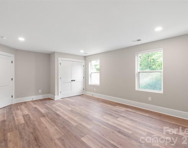 3905 Plainview Road - Photo Thumbnail 33