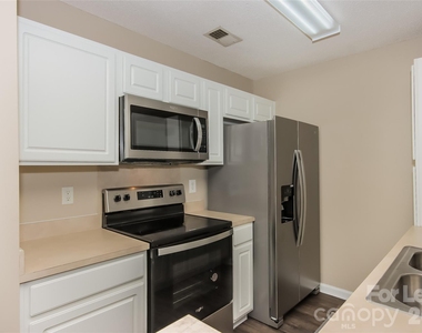 2170 Wexford Way - Photo Thumbnail 3