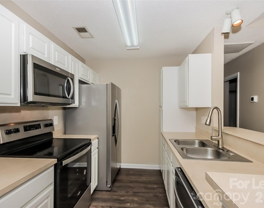 2170 Wexford Way - Photo Thumbnail 2