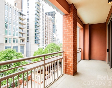 701 Royal Court - Photo Thumbnail 17