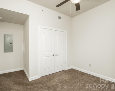 701 Royal Court - Photo Thumbnail 14
