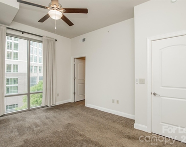 701 Royal Court - Photo Thumbnail 10