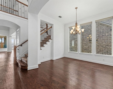 7527 Wright Drive - Photo Thumbnail 10