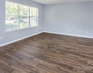 3134 Summercroft Lane - Photo Thumbnail 8
