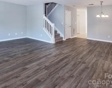 3134 Summercroft Lane - Photo Thumbnail 2