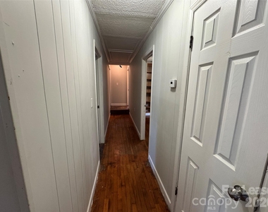 805 Furman Street - Photo Thumbnail 5